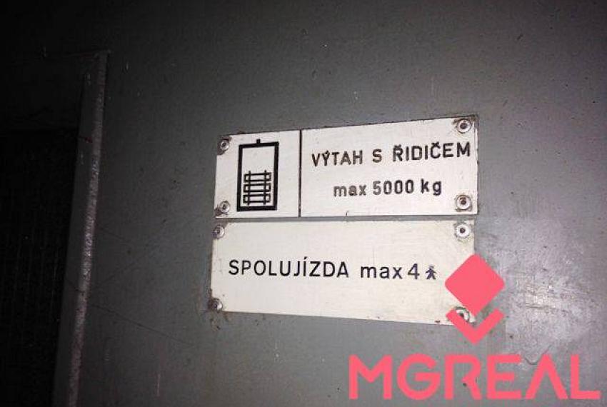 Na prenájom priemyselná budova v Bošanoch