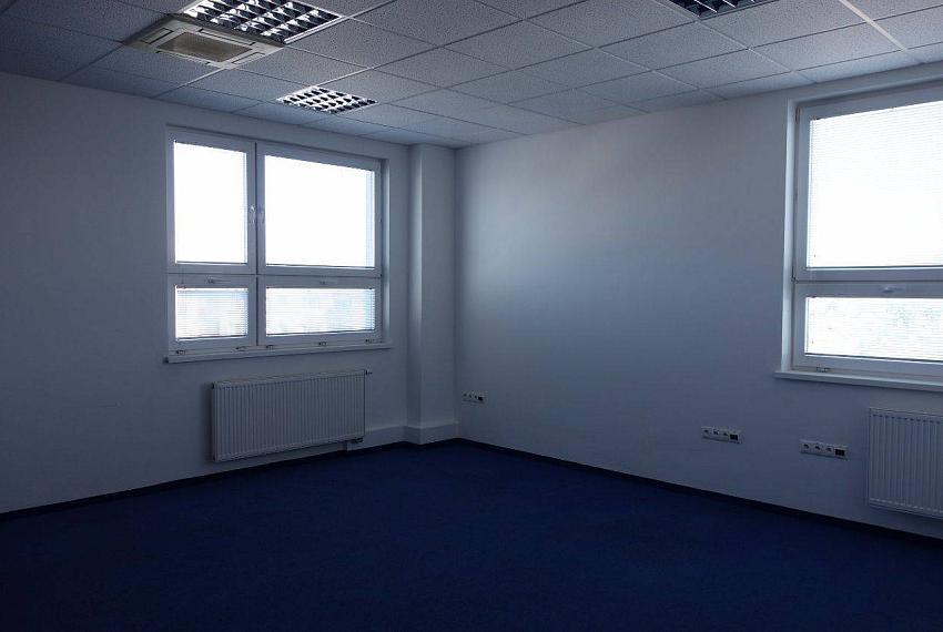 Kancelárske celky aj samostatné kancelárie, 30m2, 40m2, vlastné zázemi