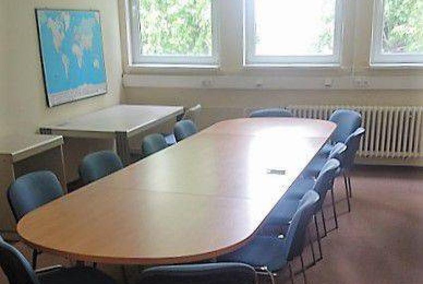 Kancelárske priestory, malé kancelárie 25m2, 27m2, Bojnická, parkovani