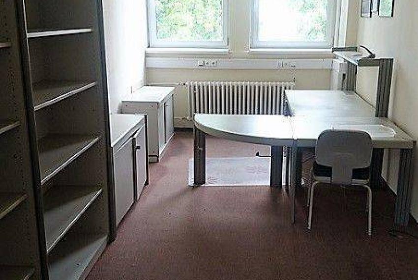 Kancelárske priestory, malé kancelárie 25m2, 27m2, Bojnická, parkovani