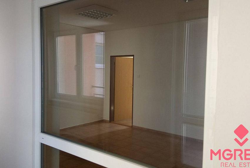 Kancelárske priestory pre 8-10 ľudí v blízkostii Centrálnom Trhoviska
