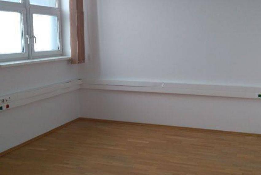Kancelárske priestory na prenájom  v Petržalke 400 m2.