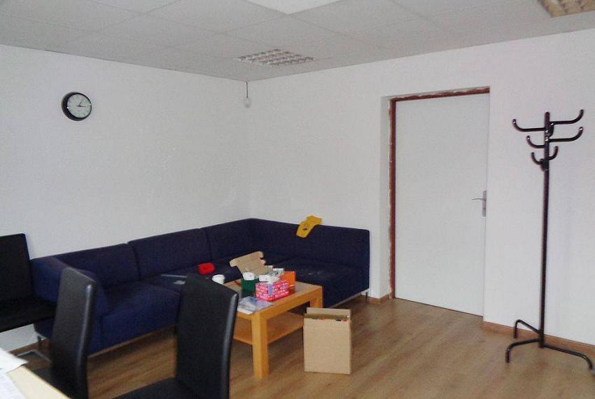 Na prenájom dva 200 m² skladové priestory v priemyselnej časti Trnavy