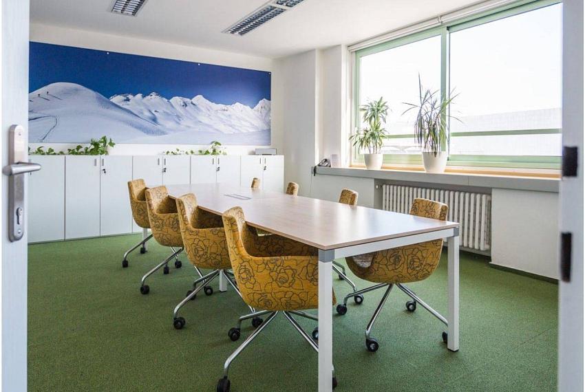 Prenájom administratívnych priestorov 200m2 na Nám. SNP