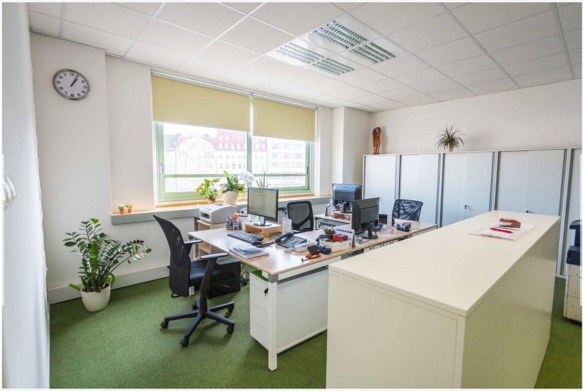 Prenájom administratívnych priestorov 200m2 na Nám. SNP