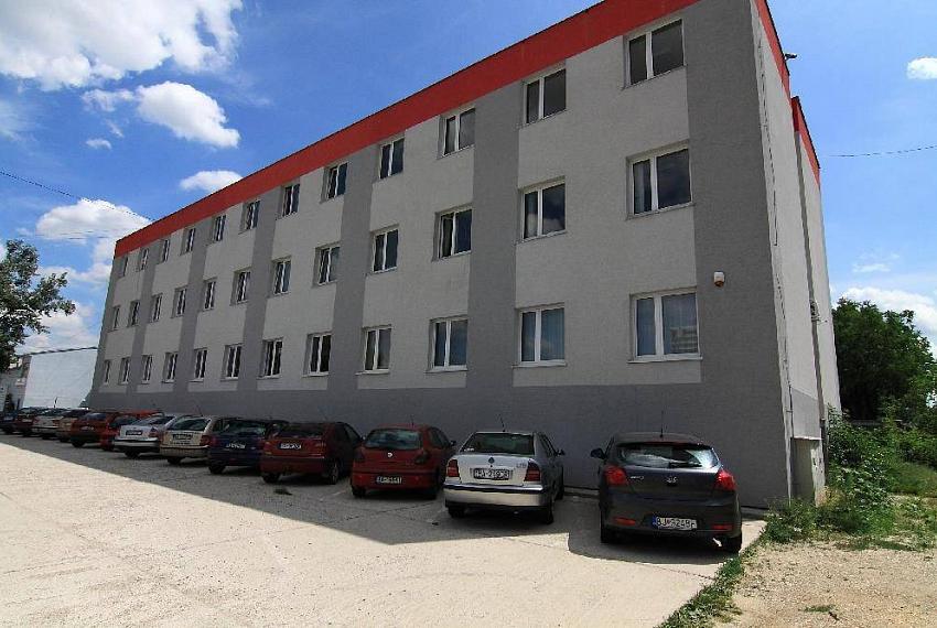 Lacné kancelárie, aj malé výmery, 15 a 30m2, Galvaniho, Bratislava-Ruž