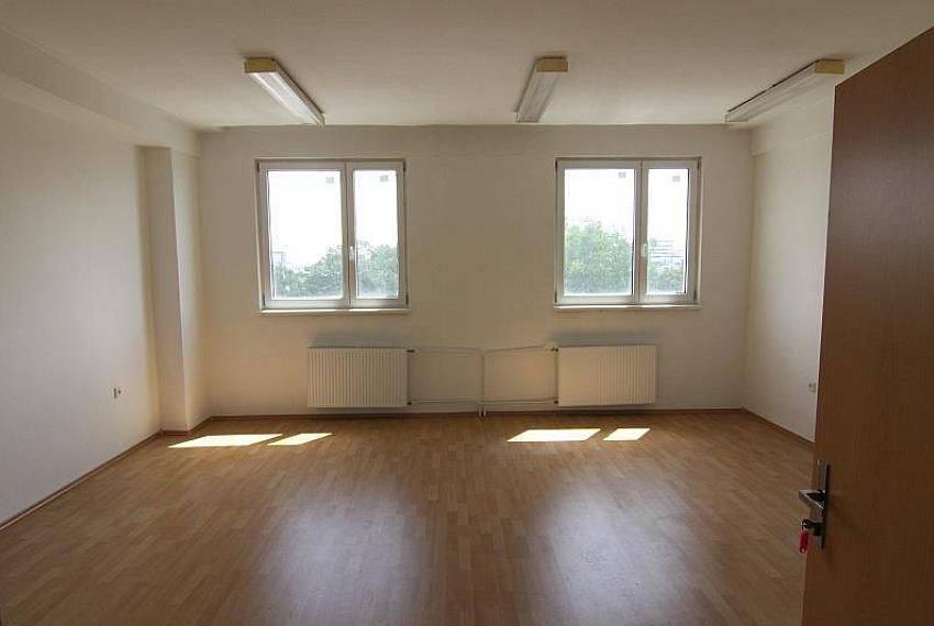 Lacné kancelárie, aj malé výmery, 15 a 30m2, Galvaniho, Bratislava-Ruž