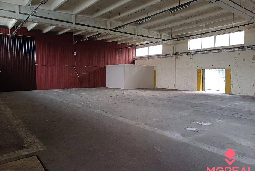 Prenájom vykurovaného  skladového priestoru 586 m2 v Ružinove