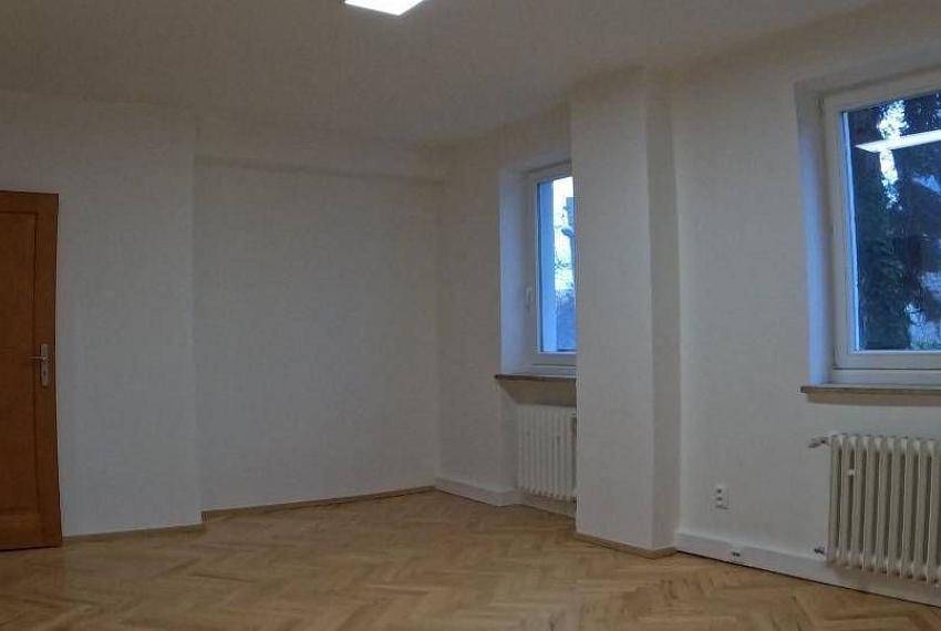 Prenájom kancelárskych priestorov 220 m2 v Starom Meste aj s parkovaní