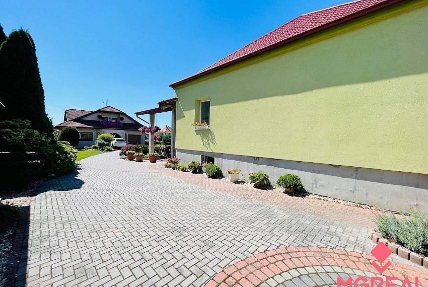 Na predaj 2 RD v Partizánskom - Veľké Bielice pozemok 1730 m2