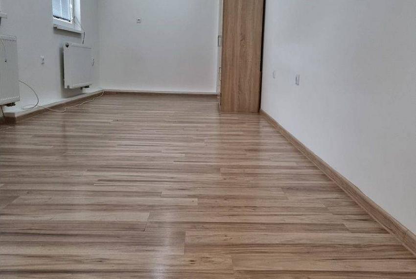 Investičná budova /dom/ v Komjaticiach