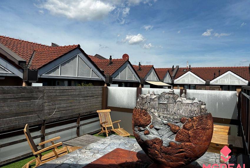 Luxusný  mezonet so saunou a terasou Topoľčany / Centrum / 2 garáže