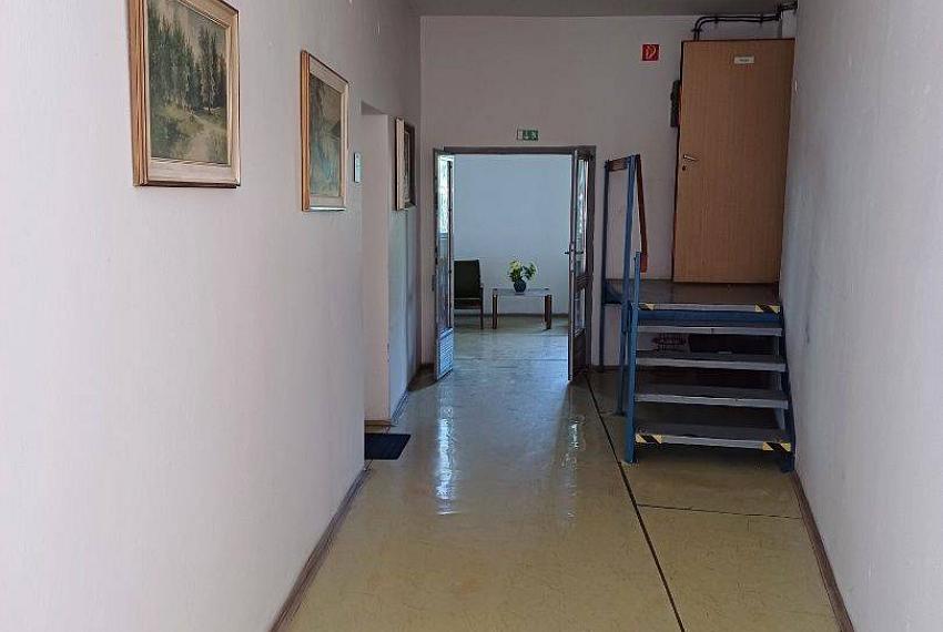 Predaj administratívnej budovy 878 m2 v Senici