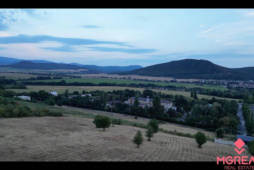 Na predaj pozemok Malé Kršteňany nad nemocnicou