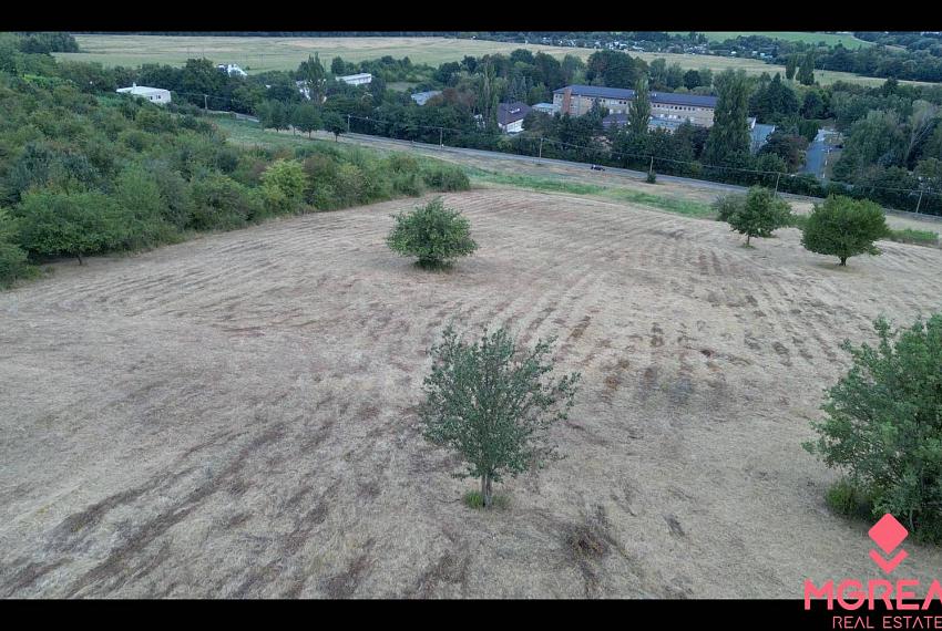 Na predaj pozemok Malé Kršteňany nad nemocnicou