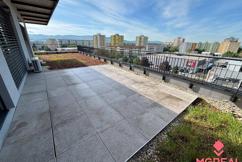 3 izbový byt s 100 m2 terasou Topoľčany