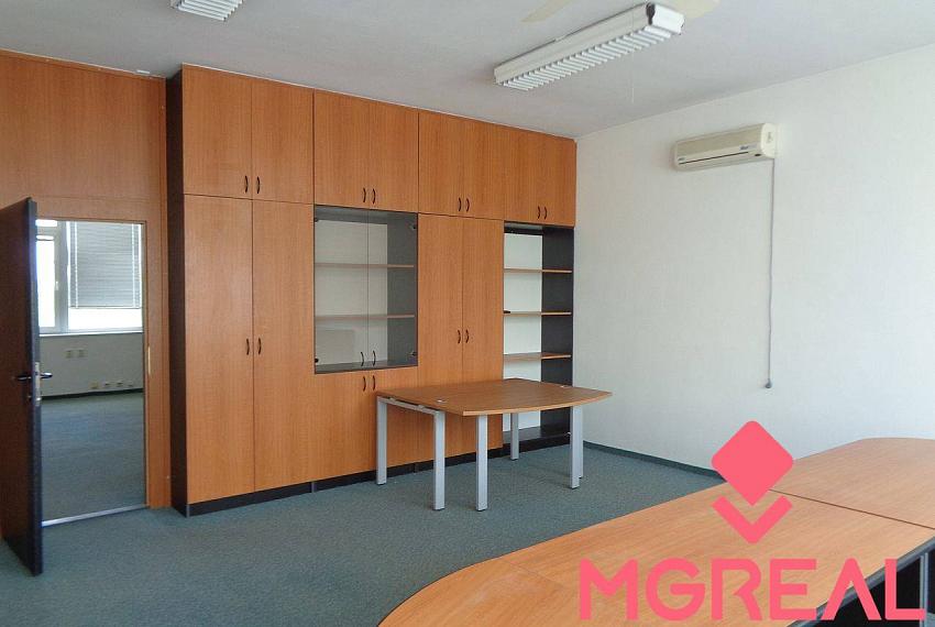 Kancelárske priestory 75m2, 150m2, parkovanie, P. Biskupice