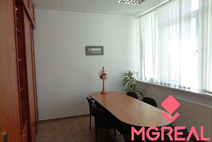 Kancelárske priestory 75m2, 150m2, parkovanie, P. Biskupice