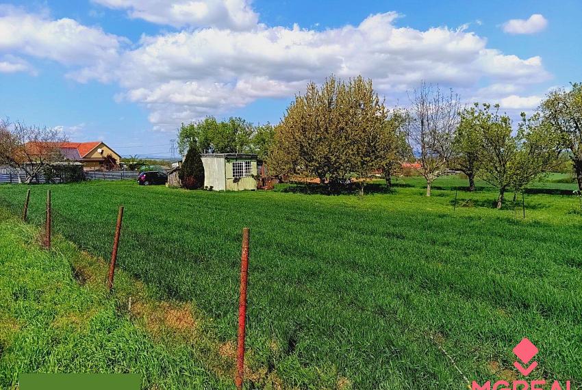 Na predaj stavebný pozemok 1678 m2 Bošany - Baštín 40 m x 42 m