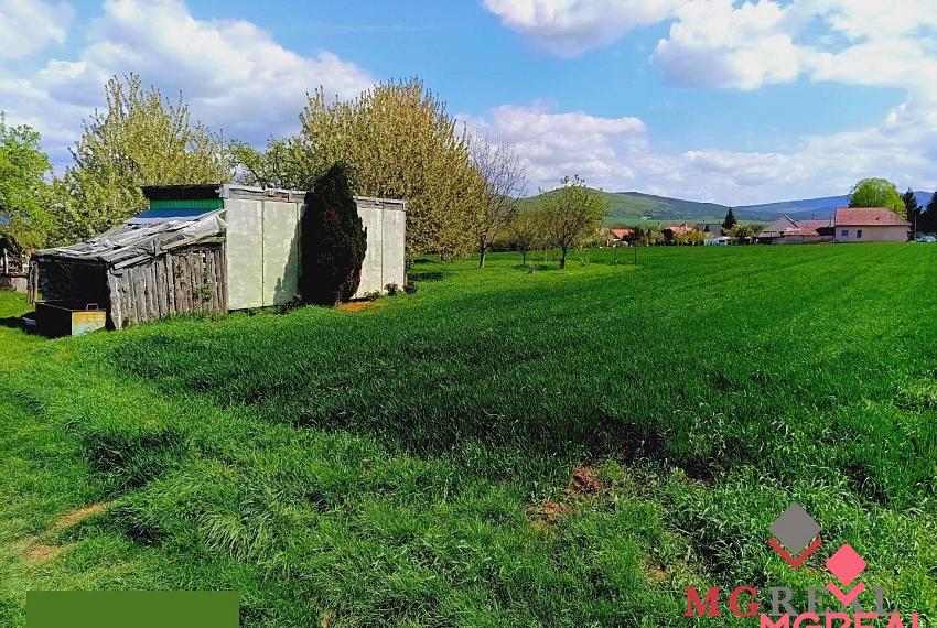 Na predaj stavebný pozemok 1678 m2 Bošany - Baštín 40 m x 42 m