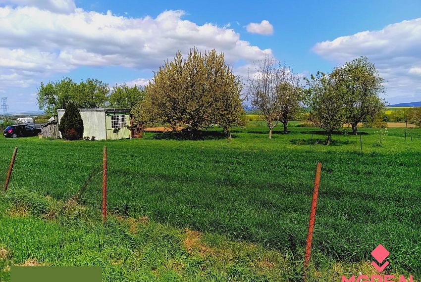 Na predaj stavebný pozemok 1678 m2 Bošany - Baštín 40 m x 42 m
