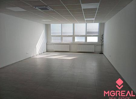 Prenájom  priestorov 58 m2 a 60 m2 v priemyselnej zóne Trnavy 