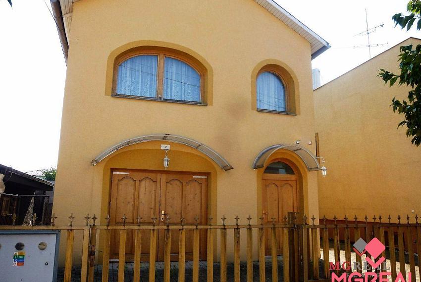 Podnikanie - bývanie - 2x dom Topoľčany