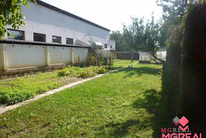 Podnikanie - bývanie - 2x dom Topoľčany