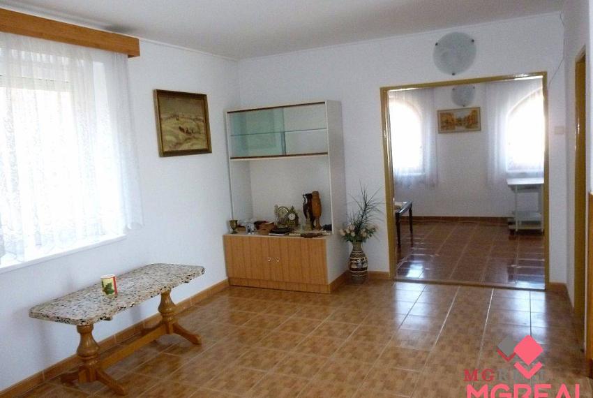 Podnikanie - bývanie - 2x dom Topoľčany