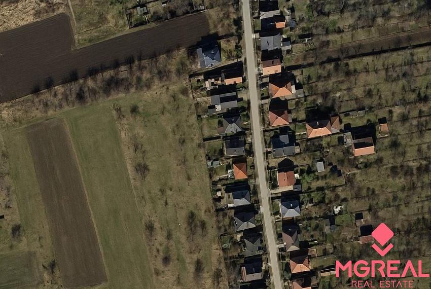 Predávam veľký pozemok v oblasti Veľké Zálužie s rozlohou 1584m2