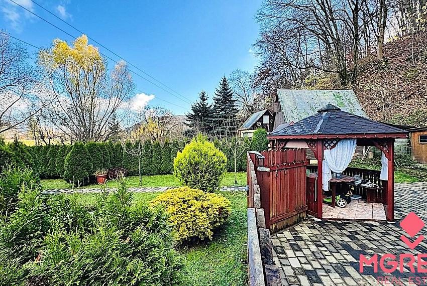 Na predaj rekreačná chatka so záhradou 412 m2 a bazénom Partizánske