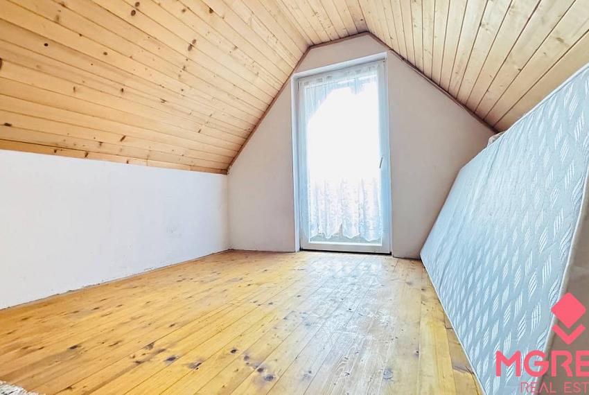 Na predaj rekreačná chatka so záhradou 412 m2 a bazénom Partizánske