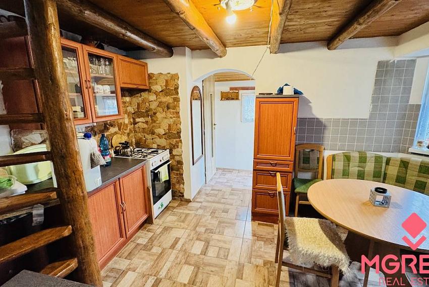 Na predaj rekreačná chatka so záhradou 412 m2 a bazénom Partizánske