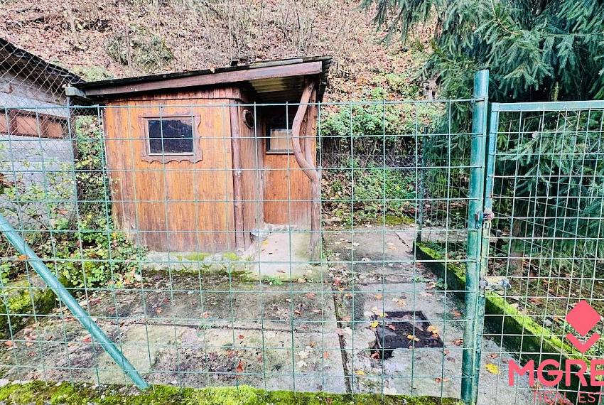 Na predaj rekreačná chatka so záhradou 412 m2 a bazénom Partizánske