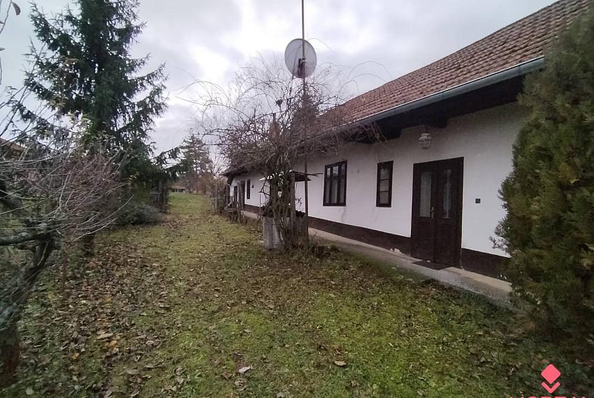 Na predaj pozemok s vidieckou chalupou  v obci Dolný Pial 