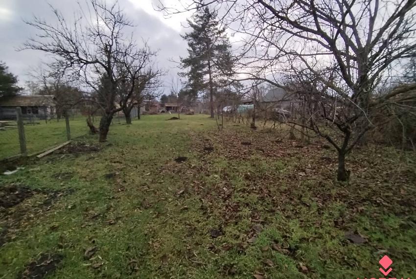 Na predaj pozemok s vidieckou chalupou  v obci Dolný Pial 