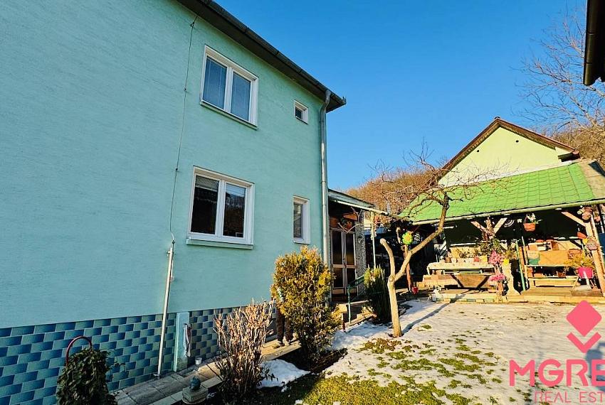 Na predaj dvojgeneračný 6 i RD Horná Ves - pozemok 800 m2