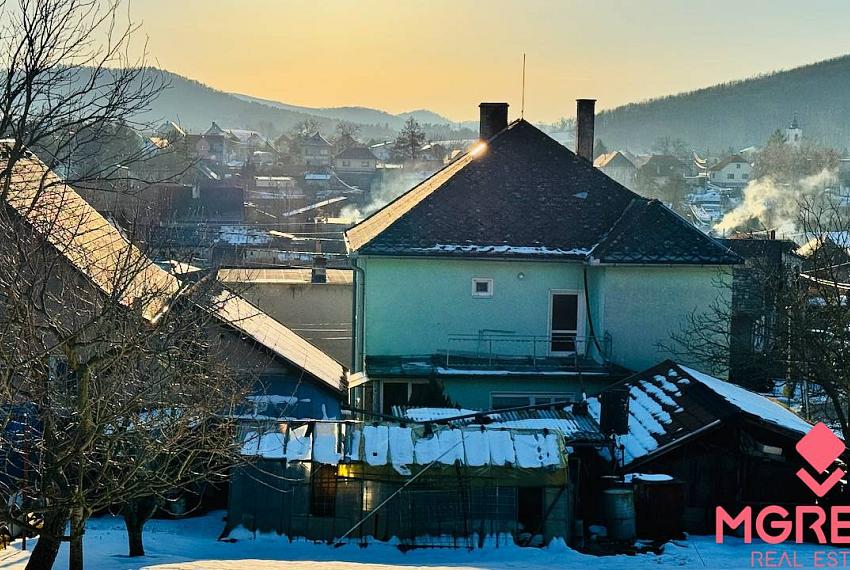 Na predaj dvojgeneračný 6 i RD Horná Ves - pozemok 800 m2