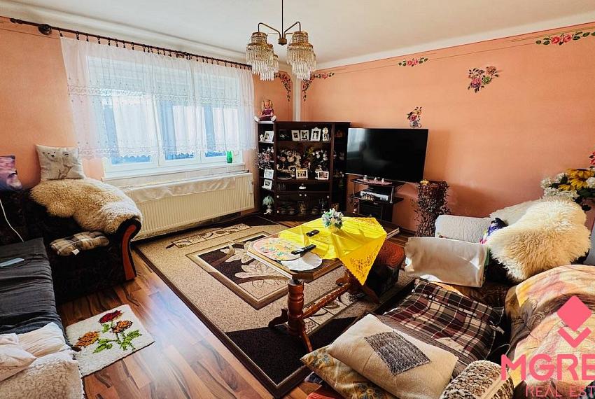 Na predaj dvojgeneračný 6 i RD Horná Ves - pozemok 800 m2