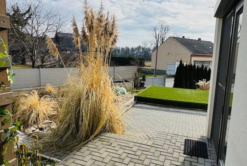 Na predaj novostavba 3 i RD Malé Kršteňany s bazénom so slanou vodou