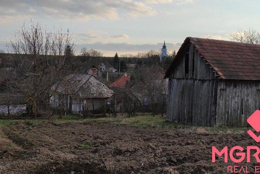 Rodinný dom s veľkým pozemkom v obci Nové Sady