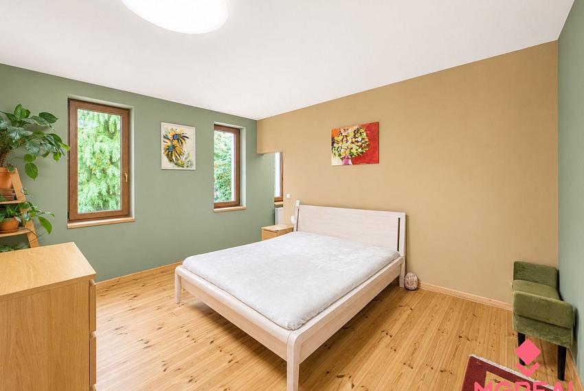 5-izbový rodinný dom s bazénom a veľkým pozemkom pri Nitre – 1655 m²