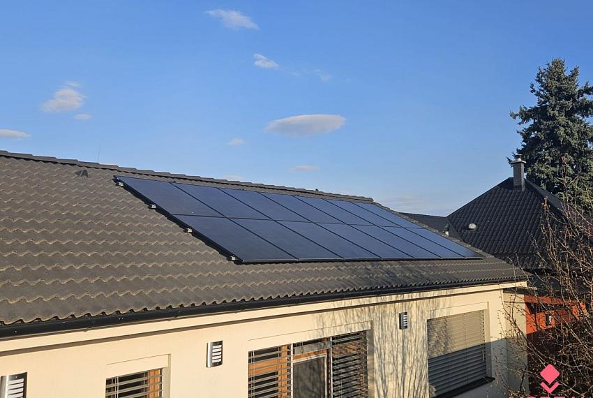 5-izbový rodinný dom s bazénom a veľkým pozemkom pri Nitre – 1655 m²