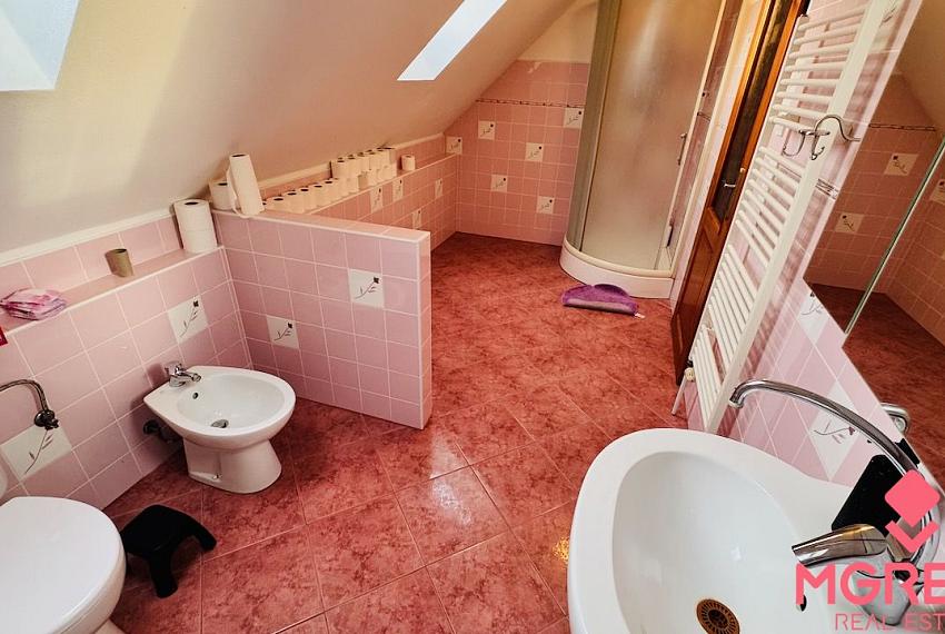 Na predaj 5 i RD v Dvorci, úžitková plocha 310 m2, pozemok 1265 m²
